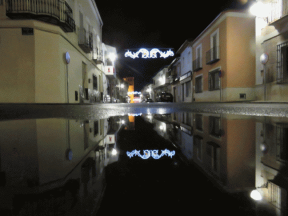 Simetrías nocturnas con la lluvia del día de Reyes desde la Glorieta