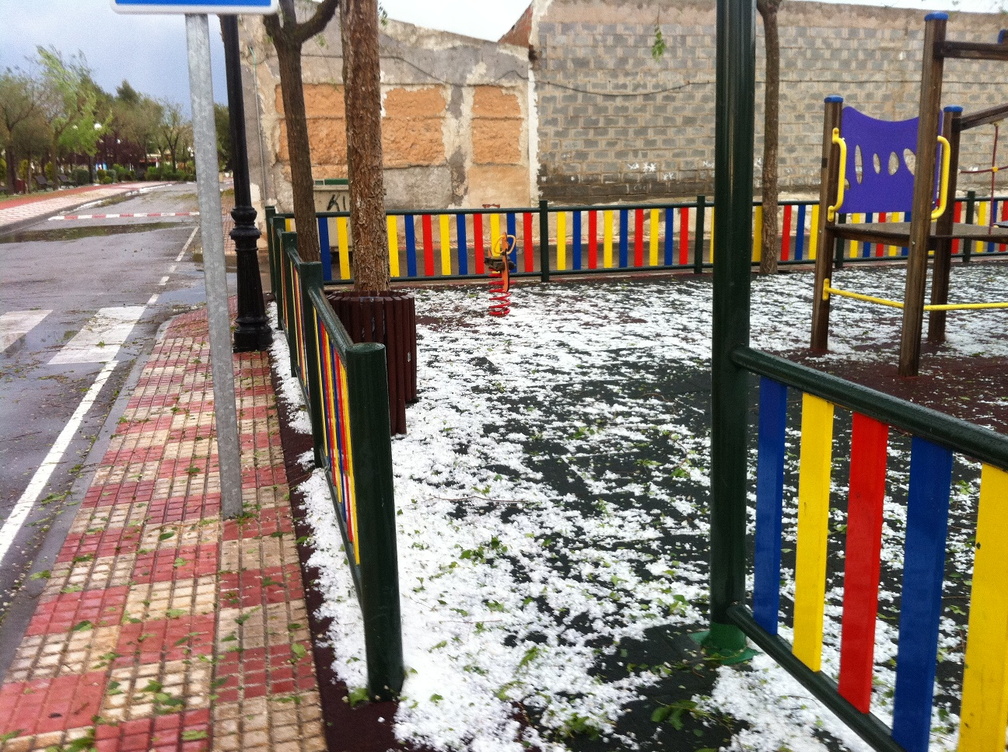 Efectos de la fuerte granizada en el Paseo del Norte ( 20-04-2011)