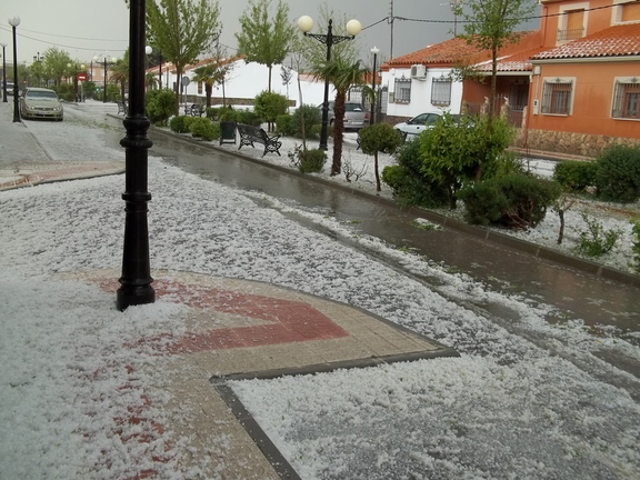 Espectacular granizada en La Guardia. 20-4-2011 CALLE TOLEDO