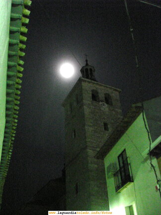 6 de Octubre de 2006. Vista de la Iglesia Parroquial un día de luna llena