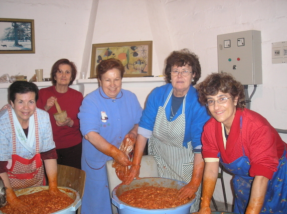 LA MONDONGUERA Y SUS AYUDANTAS