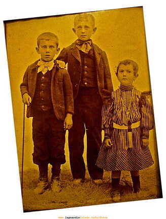 Hermanos Gómez Cabeza, Julián, José y María, año 1900 aproximadamente