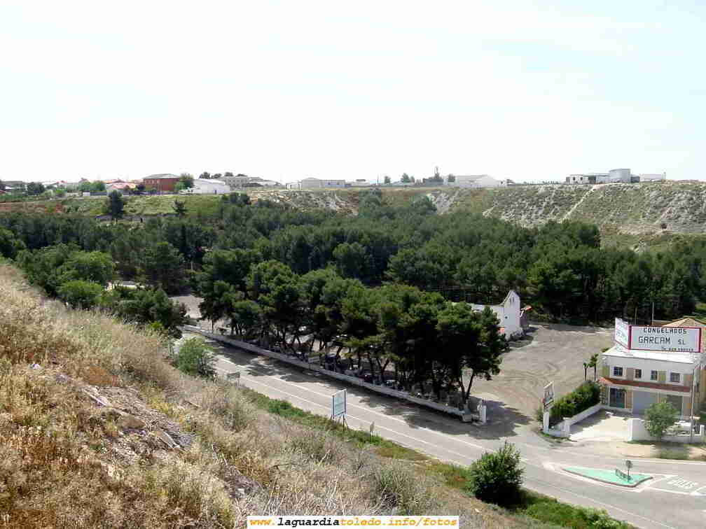 Vista desde el cerro de La bodega de los Sánchez y de las cuevas.