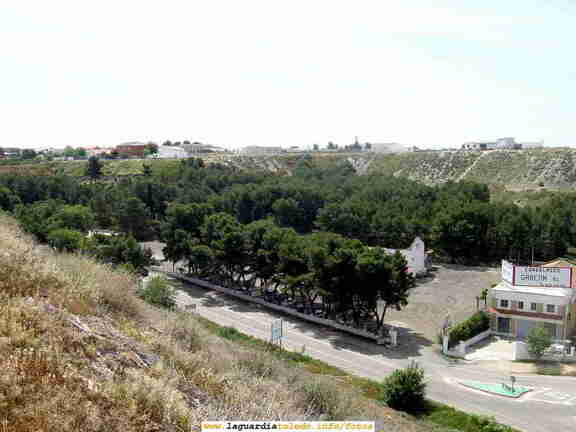 Vista desde el cerro de La bodega de los Sánchez y de las cuevas.