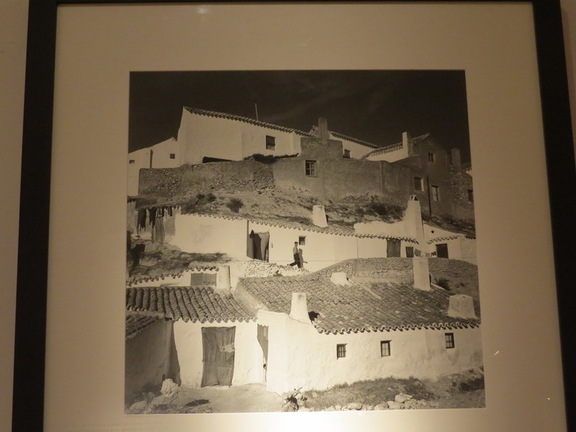 Fotografía de Catalá Roca en la exposición "Obras Maestras" del CBA de Madrid