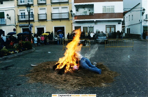 9 de Abril de 2007. Manteo y quema de judas y peleles en La Plaza