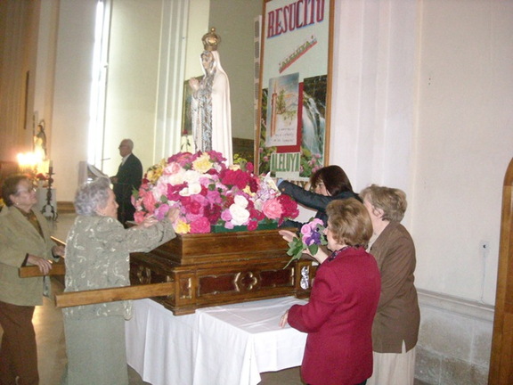 El rosario de la Aurora, en procesión con la virgen de Fátima. 13 de mayo de 2009