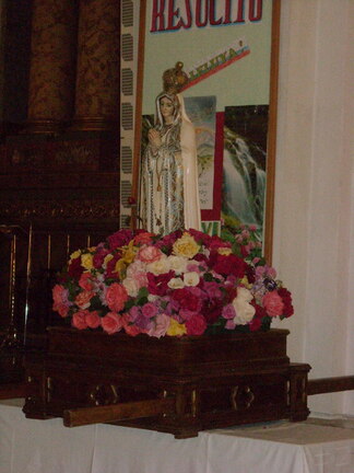 Rosario de la Aurora, en procesión con la virgen de Fátima. 13 de mayo de 2009