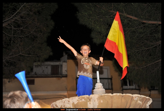 Celebrando la victoria de la selección española en el mundial de futbol 2010