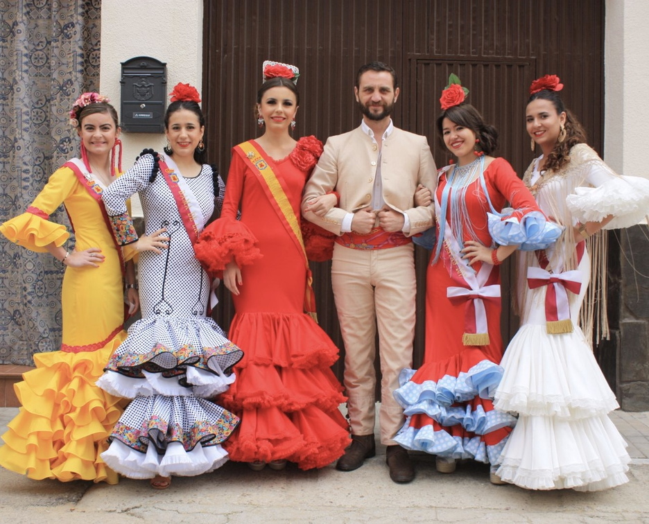 Reina,Damas y Mantendor en la feria de abril de 2018