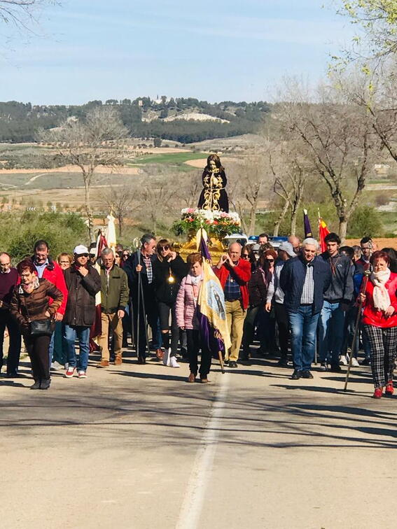 El Santo Niño camino de la iglesia