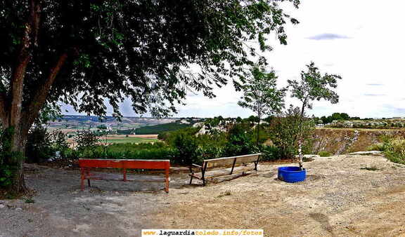 Rincones para sentarse, tomar el fresco y pensar...... con unas magnificas vistas.