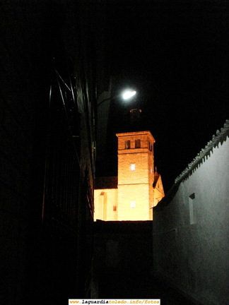 La Iglesia desde la Plazuela San Miguel por la noche. 30 de Agosto de 2007. 01:00 am