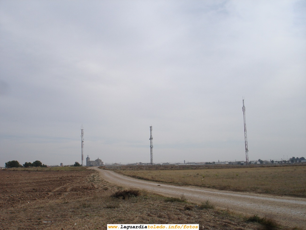 7 de Octubre de 2007. Las tres torres del pueblo y las tres torres de telefonía