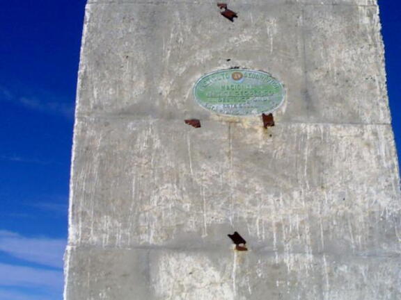 Placa de identificacion en La Mella