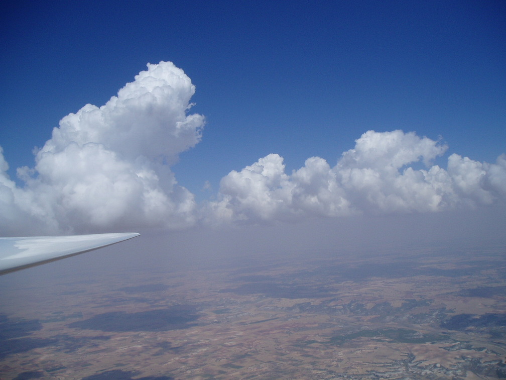 Foto hecha a unos 2 Kms de La Guardia por un avión de vuelo sin motor