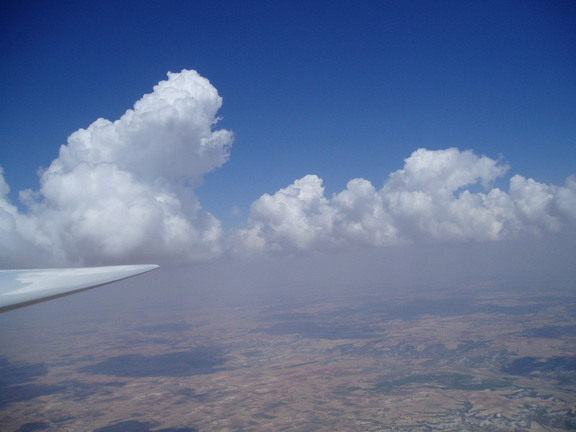 Foto hecha a unos 2 Kms de La Guardia por un avión de vuelo sin motor
