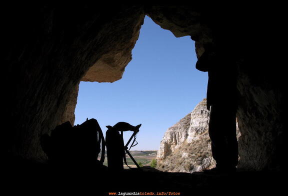 Recabando imágenes para un reportaje sobre las Cuevas de Villapaloma. 18 de Julio de 2009