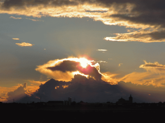 Puesta de sol con nubes desde la carretera Villatobas
