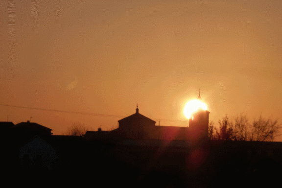 Gif animado de puesta de sol por la Iglesia desde camino las Navas
