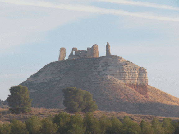 Distinas vistas del Castillo de Monreal