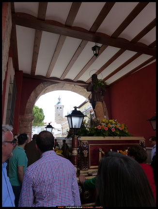 En el arco de la plaza