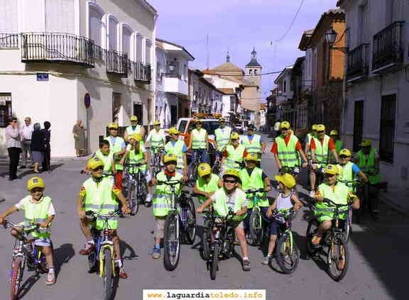 Concentración ciclista organizada por la Asociación Vecinal "La Unión de La Guardia"