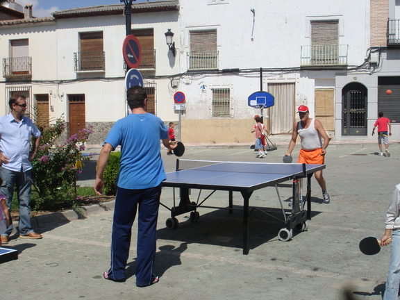 15 de Septiembre de 2007. Actividades deportivas en la Plaza. Jugando al pin pon.
