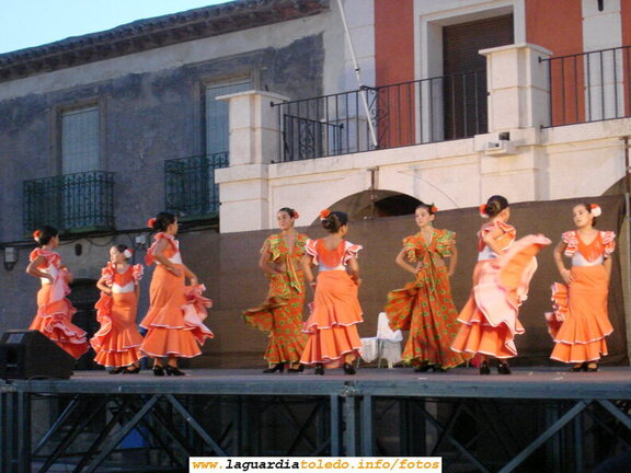 16 de Septiembre de 2007. Actuación de la Escuela de Baile de la A.M.P.A. dirigida por Mª Julia Rodríguez Garcia