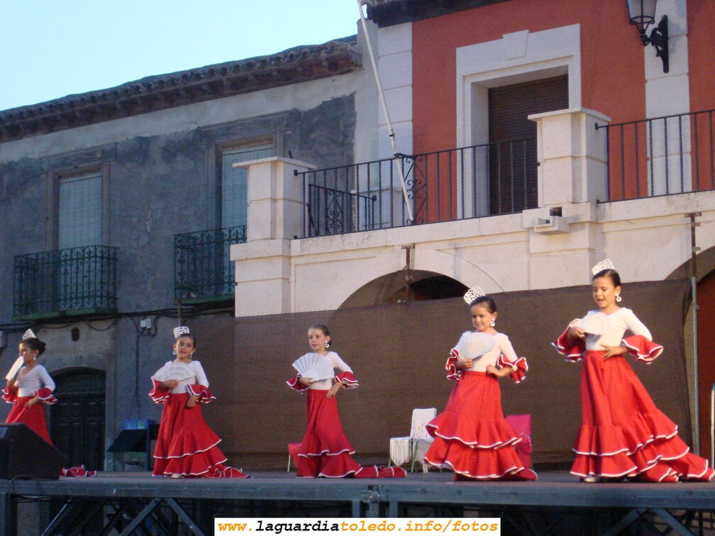 16 de Septiembre de 2007. Actuación de la Escuela de Baile de la A.M.P.A. dirigida por Mª Julia Rodríguez Garcia