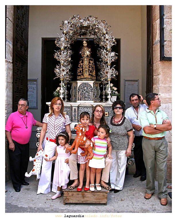 24 de Septiembre de 2007. Ofrenda floral: la familia con el Niño III.