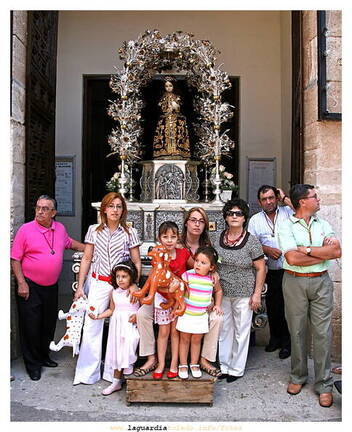 24 de Septiembre de 2007. Ofrenda floral: la familia con el Niño III.