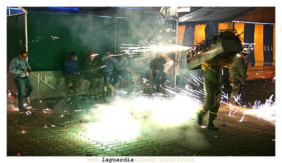 28 de septiembre de 2007. Toros de fuego en la plaza: En los burladeros.