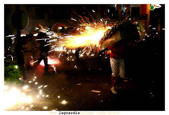 28 de septiembre de 2007. Toros de fuego en la plaza: Recibiendo a puerta gayola.