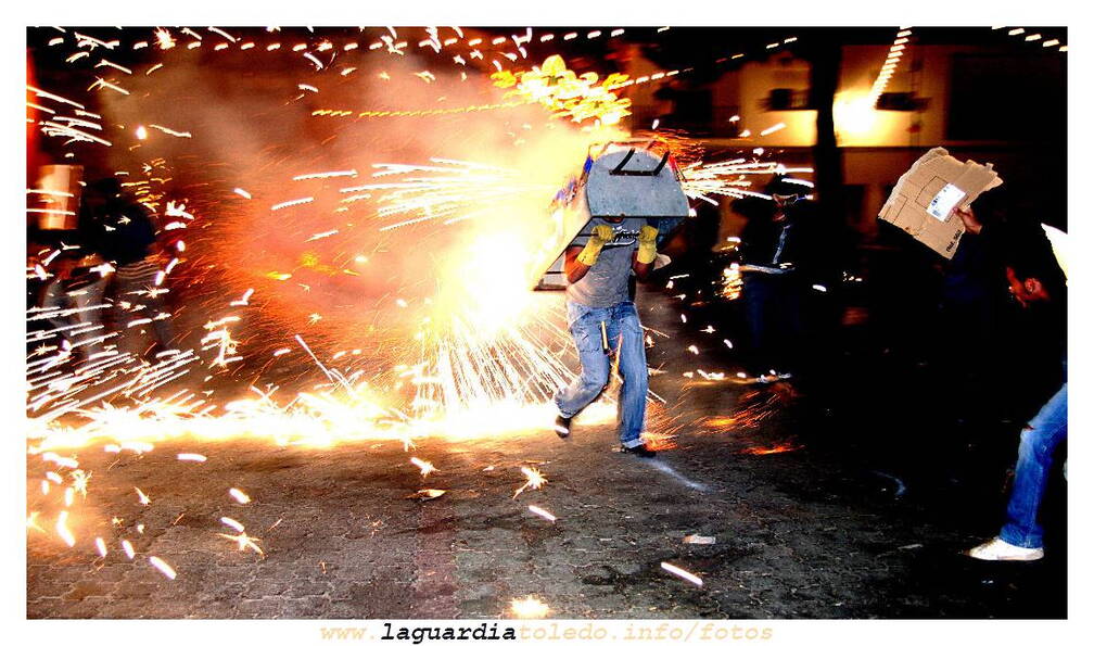28 de septiembre de 2007. Toros de fuego en la plaza: Al quite.