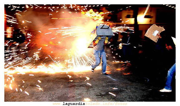 28 de septiembre de 2007. Toros de fuego en la plaza: Al quite.