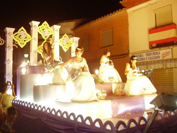 reina y damas 2007 en el desfile nocturno