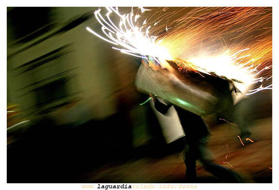28 de septiembre de 2007. Toros de fuego en la plaza: La embestida.
