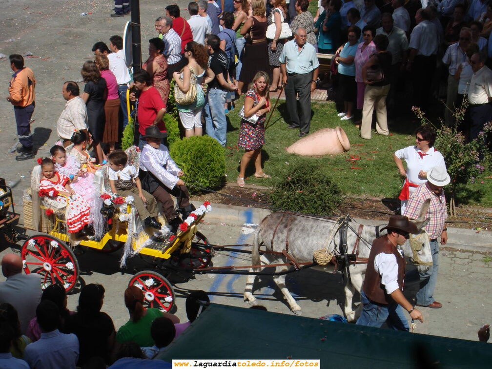 24 de Septiembre de 2007. Desfile de carrozas a su paso por la Plaza. El Rocío