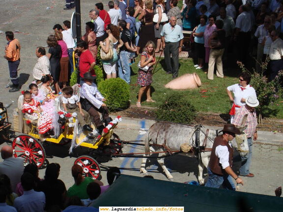 24 de Septiembre de 2007. Desfile de carrozas a su paso por la Plaza. El Rocío
