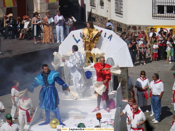 24 de Septiembre de 2007. Desfile de carrozas a su paso por la Plaza. Locomía