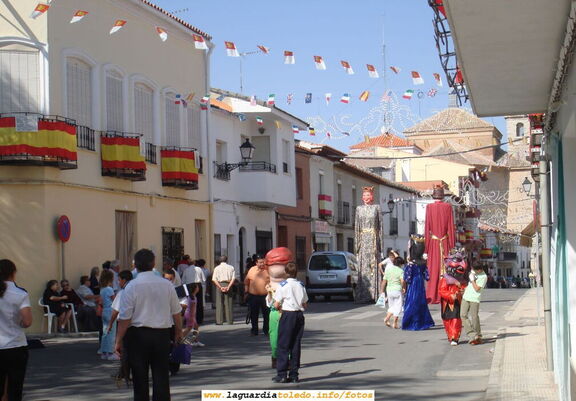 24 de Septiembre de 2007. Desfile de carrozas a su paso por la Glorieta. Los Gigantes