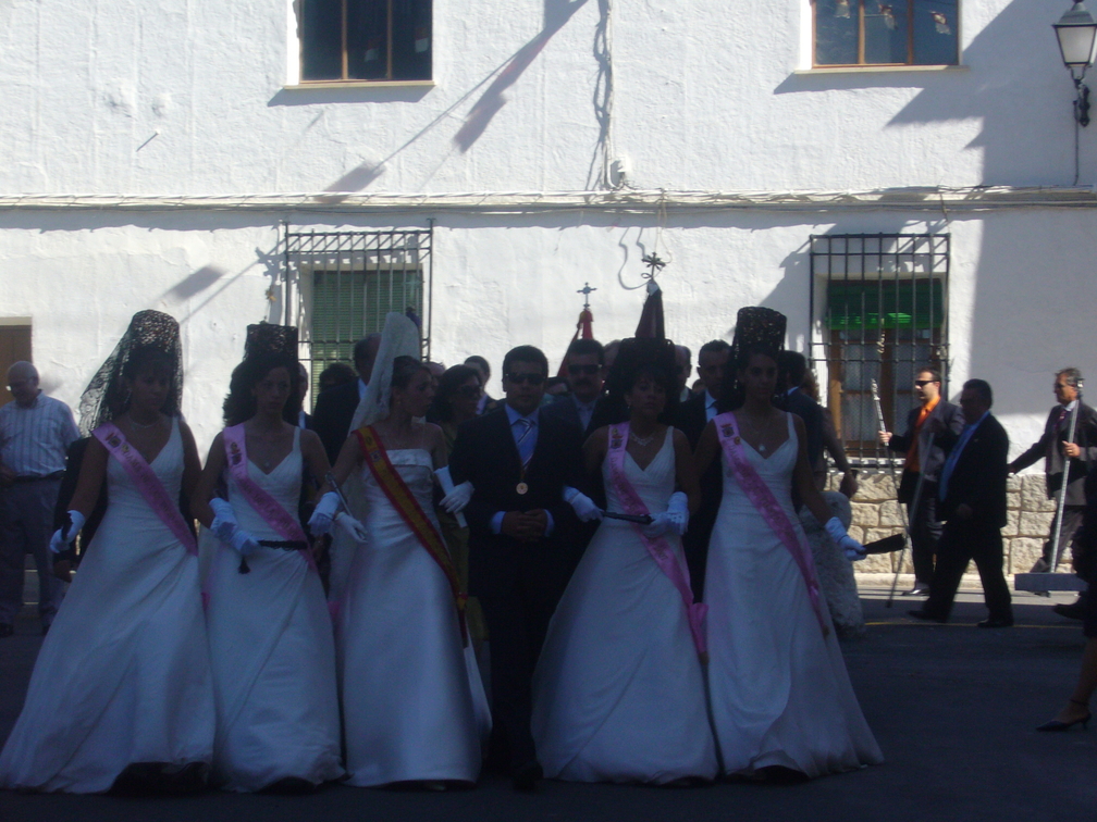 reina damas mantenedor 07 dirijiendose a la misa del dia 25