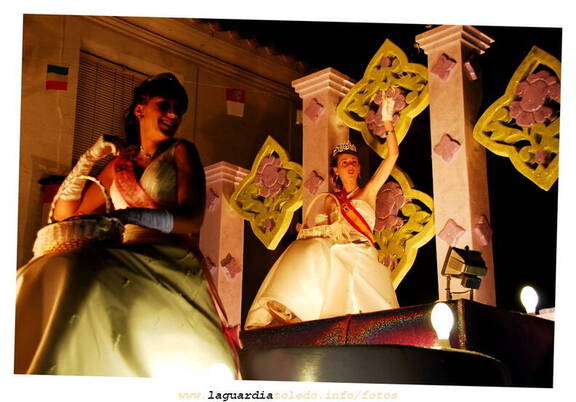 24 de Septiembre de 2007. Procesión nocturna. Carroza de Damas y Reina.