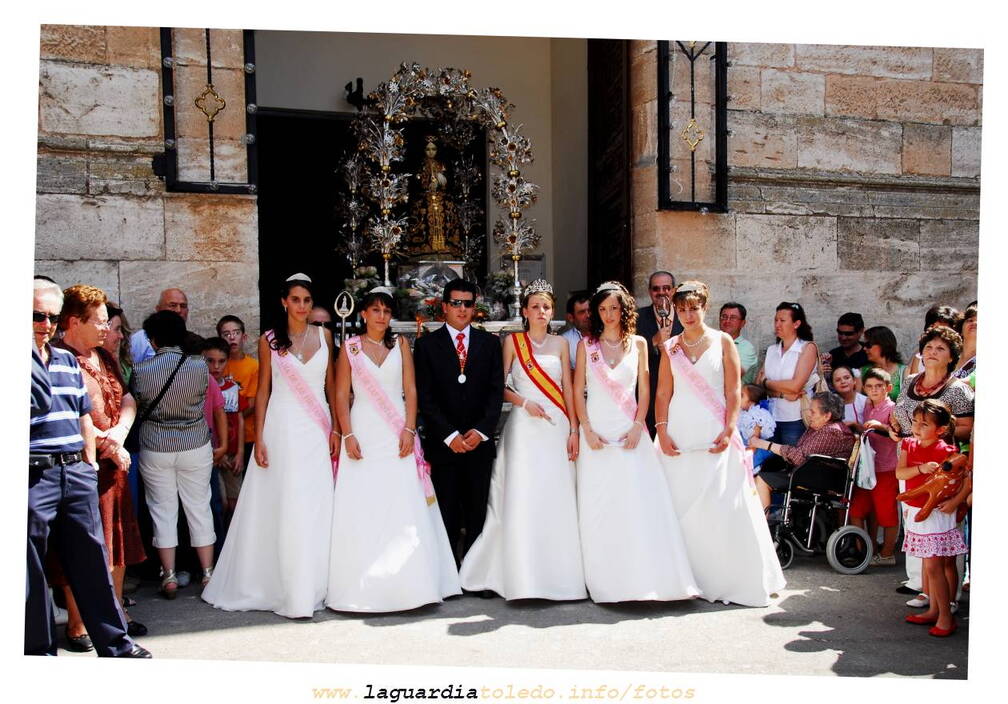 Las Damas, Reina y el Mantenedor con el Santo Niño