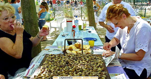 Jean del Castillo - Francia - IV - Fiesta de los caracoles en Bompas: Disfrutando de los caracoles, están exquisitos