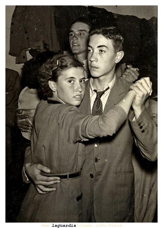 25 de Septiembre de 1957, baile en casa de Cepa, bailan Pili Mata y Aurelio Martínez.