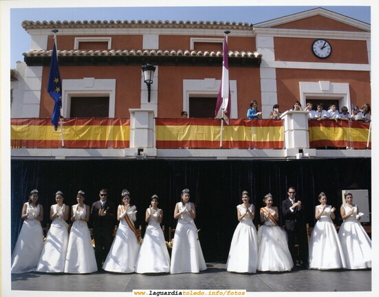 Reina, Damas y Mantenedor de los años 2004 y 2005 en la ceremonia de coronación. 24 de Septiembre de 2005