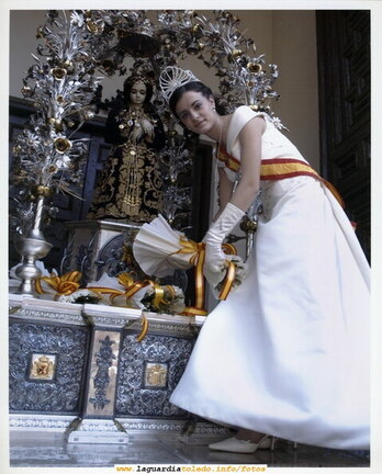 Ofrenda de ramos al Santo Niño por la Reina de las Fiestas 2005, Macarena del Castillo Hernández