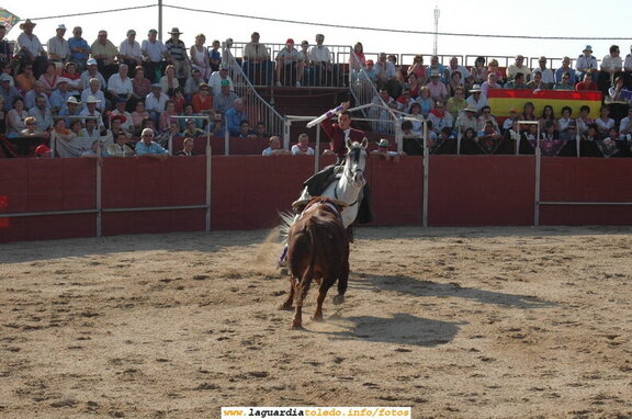 Fiestas de 2005. Rejoneador en plena faena el día 24 de Septiembre